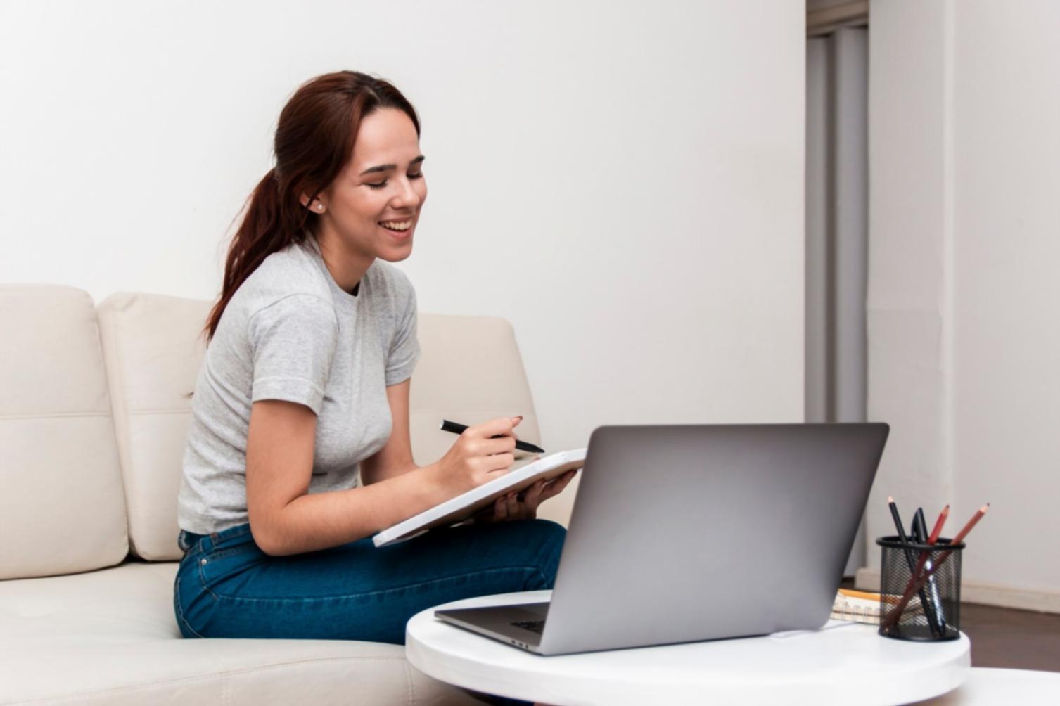Bureau de formation avec documentation budgétaire